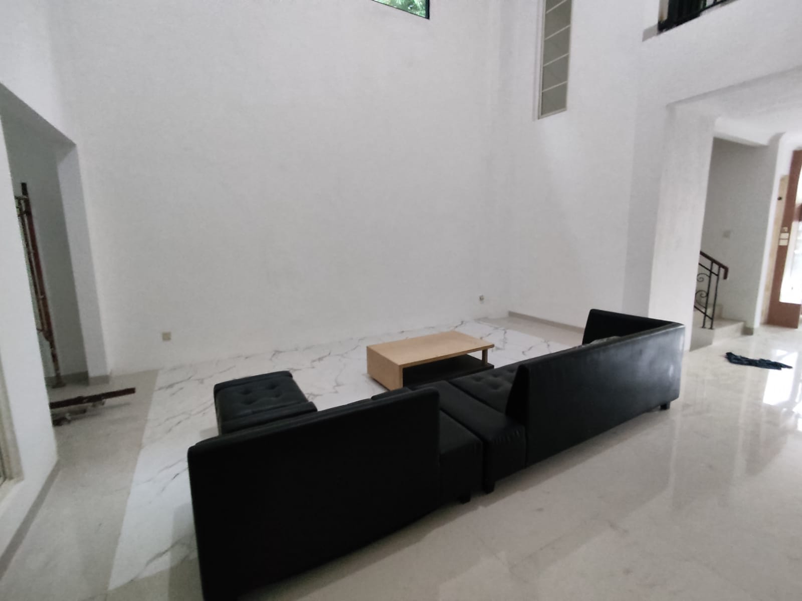 Rumah Disewakan Semi Furnished di Cluster Oakwood Lippo Cikarang